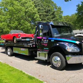 J & M Towing is a family-owned business and we take pride in what we do. We are committed to providing the best service and competitive pricing on our towing & recovery services. We realize that if you’ve been involved in an accident or your vehicle has broken down, it’s already been a pretty bad day. That’s why when you contact J & M Towing, our guys will do everything possible to make your experience with us a great one.  J & M Towing was started by Joe Laborda back in 1976 with only one truck