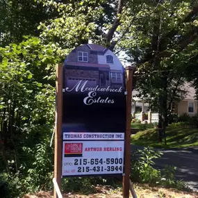 Help your house get sold with a real estate sign!