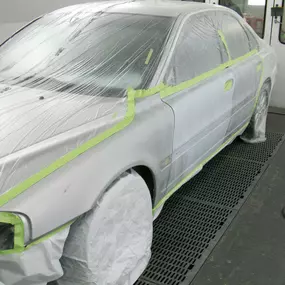Fix Auto Collision has a variety of painting capabilities from scratch repair to entire vehicle refinishing. Specially trained technicians paint mixing system to apply coatings to your vehicle after the metal finishing and body work are completed.