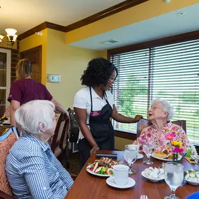 Discover the comfort and convenience of Oak Park Senior Living. Enjoy a senior living community where you can thrive.