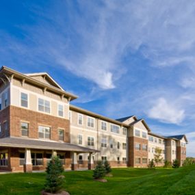 Find peace, companionship, and top-notch amenities at Inver Glen Senior Living. Situated in the beautiful city of Inver Grove Heights, our community is tailored to meet your every need.