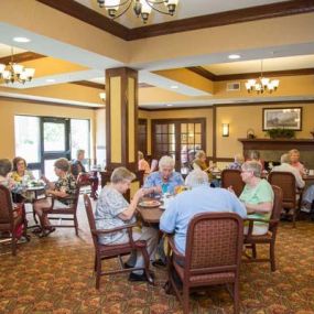At Inver Glen Senior Living, our residents enjoy home-cooked, restaurant-style meals served in beautiful dining areas. Our kitchen offers extensive hours and our professionally trained chefs create 3 delicious meals everyday, for breakfast, lunch, and dinner.