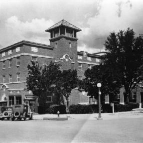 Hassayampa Inn in the 1930s