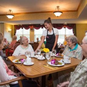 At Southview Senior Living, our residents enjoy home cooked, restaurant style meals served in beautiful dining areas. Our kitchen offers extensive hours and our professionally trained chefs create 3 delicious meals everyday, for breakfast, lunch, and dinner.