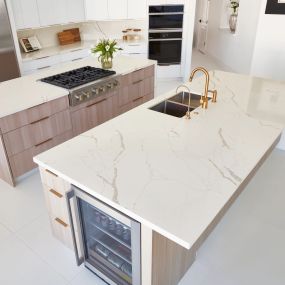 Calacatta Capella is classic white quartz with grey, marble-like veining strewn throughout. This dramatic detail gives the material the look of natural stone and adds character to its clean and simple backdrop.