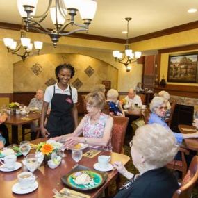 At Lilydale Senior Living, our residents enjoy home cooked, restaurant style meals served in beautiful dining areas. Our kitchen offers extensive hours and our professionally trained chefs create 3 delicious meals everyday, for breakfast, lunch, and dinner.