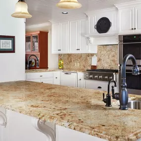 Tradition kitchen with café crème granite