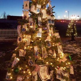 Thornton Fest- Our Business Christmas Tree with gift bags