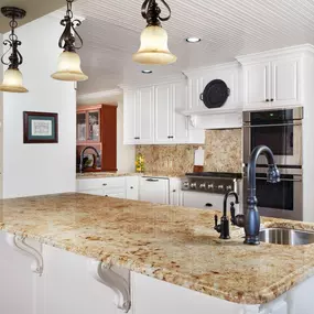 Tradition kitchen with café crème granite