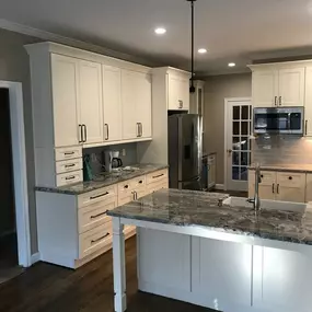 The top choice in Johns Creek and surrounding areas for kitchen and bathroom remodeling, countertop installation, basement renovations, flooring installation, and more!  Contact us today or stop by our showroom!