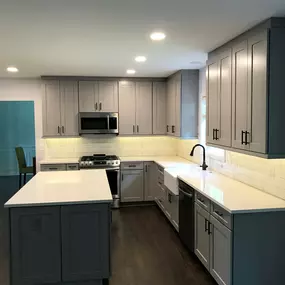 The top choice in Johns Creek and surrounding areas for kitchen and bathroom remodeling, countertop installation, basement renovations, flooring installation, and more!  Contact us today or stop by our showroom!