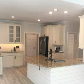 The top choice in Johns Creek and surrounding areas for kitchen and bathroom remodeling, countertop installation, basement renovations, flooring installation, and more!  Contact us today or stop by our showroom!