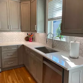 The top choice in Johns Creek and surrounding areas for kitchen and bathroom remodeling, countertop installation, basement renovations, flooring installation, and more!  Contact us today or stop by our showroom!