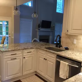 The top choice in Johns Creek and surrounding areas for kitchen and bathroom remodeling, countertop installation, basement renovations, flooring installation, and more!  Contact us today or stop by our showroom!