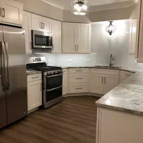 The top choice in Johns Creek and surrounding areas for kitchen and bathroom remodeling, countertop installation, basement renovations, flooring installation, and more!  Contact us today or stop by our showroom!