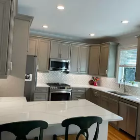 The top choice in Johns Creek and surrounding areas for kitchen and bathroom remodeling, countertop installation, basement renovations, flooring installation, and more!  Contact us today or stop by our showroom!