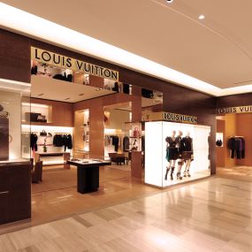 Bild von Louis Vuitton New York Saks Fifth Ave Lifestyle