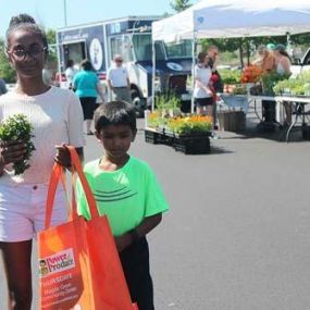 The Maple Grove Farmers Market Power Of Produce Club is designed to help children discover a world of healthy and local produce. Kids exercise their own buying power as they try new fruits and veggies each week!