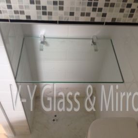 Bild von V-Y Glass & Mirror Services Inc.