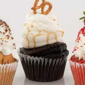 Cupcakes at  Sidewalk Cafe in Horseshoe Indianapolis. No matter what you’re craving, you’ll be sure to satisfy your appetite at Sidewalk Café at Horseshoe Indianapolis. This Indianapolis grab-and-go restaurant has everything from burgers to baked goods. Just steps away from the bustling casino, Sidewalk Café has something for everyone. Take your food to-go or grab a seat and enjoy people-watching. Go healthy with a salad or indulge with loaded nachos or pizza. Sidewalk Café is also open for brea