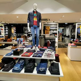 Photo de l'intérieur du magasin Brice Cesson Sévigné