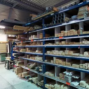Stelling met vuren hout