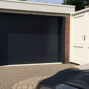 Garagedeur met kantafwerking