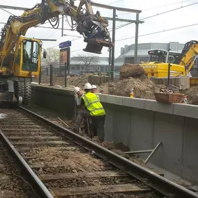 Van Schaik voor Straatwerk BV Kockengen Zetten van Keerwanden