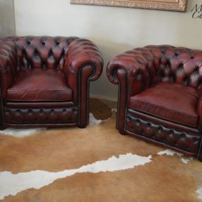 Gerestaureerde fauteuils Oxblood red rub-off leder