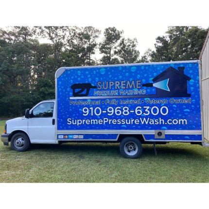 Logo da Supreme Pressure Washing