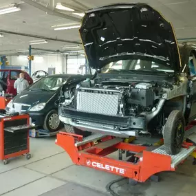 Buist Autoschade Bedrijf H E