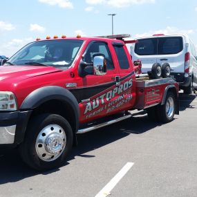 Autopros Towing & Recovery LLC delivers the safest, most reliable towing services in Tampa, FL. We are quickly building a reputation as the area’s most professional and courteous towing company. With more than 20 years of experience behind us, you can rest assured that your vehicle will be in good shape thanks to our towing and roadside assistance services.