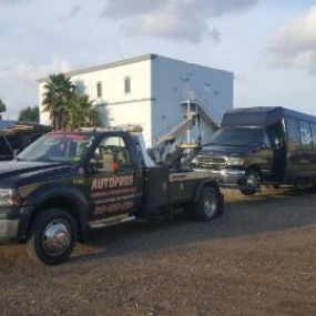 Autopros Towing & Recovery LLC delivers the safest, most reliable towing services in Tampa, FL. We are quickly building a reputation as the area’s most professional and courteous towing company. With more than 20 years of experience behind us, you can rest assured that your vehicle will be in good shape thanks to our towing and roadside assistance services.