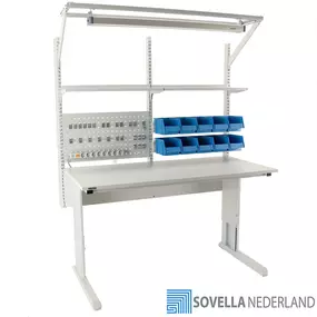 Optimaal en ergonomisch werken doet u met de in hoogte verstelbare concept werktafels van Treston. Zo ook met de Treston concept werktafel combinatie 23. Deze ESD-veilige tafel is voorzien van alle gemakken om bijvoorbeeld consumenten elektronica  te repareren. 

Door het grote aanbod van accessoires is de concept perfect in te richten naar uw wens. Wilt u de tafels wijzigen? Dan is het door het modulaire systeem gemakkelijk aan te passen, zonder dat daar dure modificaties of compromissen voor n