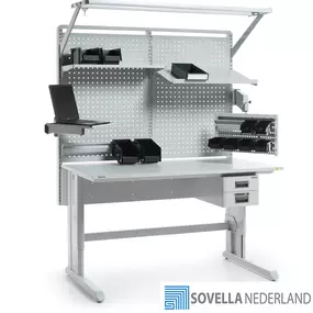 Optimaal en ergonomisch werken doet u met de in hoogte verstelbare concept werktafels van Treston. Zo ook met de Treston concept werktafel combinatie 28. Deze ESD-veilige tafel is voorzien van alle gemakken om voor R&D werkzaamheden.

Door het grote aanbod van accessoires is de concept perfect in te richten naar uw wens. Wilt u de tafels wijzigen? Dan is het door het modulaire systeem gemakkelijk aan te passen, zonder dat daar dure modificaties of compromissen voor nodig zijn.

De concept is lev