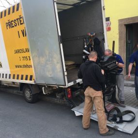 Stěhování strojů – váha nad 400 kg Plzeň
