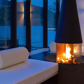 Černý komínový systém pro interiér i exteriér