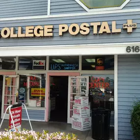 Bild von College Postal Plus