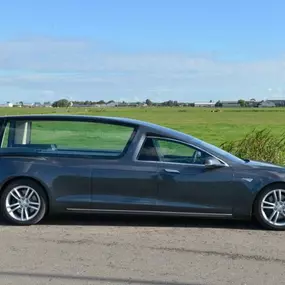 Tesla rouw- en volgwagen