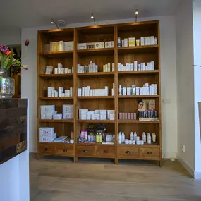 Alle producten om jouw huid te verbeteren, zowel in onze winkel als op onze webshop verkrijgbaar.
www.therese-skincarecenter.com
www.therese-skincareshop.com