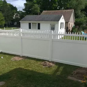 We are central Ohio's top choice for residential and commercial fence installation.  Whether you're looking for chain link fencing or wood privacy fencing, or you're interested in a low maintenance vinyl or aluminum fence, we can help!  Contact us today for details or to schedule a consultation!