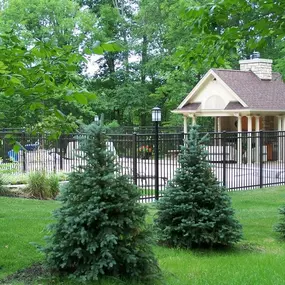 We are central Ohio's top choice for residential and commercial fence installation.  Whether you're looking for chain link fencing or wood privacy fencing, or you're interested in a low maintenance vinyl or aluminum fence, we can help!  Contact us today for details or to schedule a consultation!