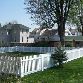 We are central Ohio's top choice for residential and commercial fence installation.  Whether you're looking for chain link fencing or wood privacy fencing, or you're interested in a low maintenance vinyl or aluminum fence, we can help!  Contact us today for details or to schedule a consultation!