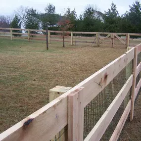 We are central Ohio's top choice for residential and commercial fence installation.  Whether you're looking for chain link fencing or wood privacy fencing, or you're interested in a low maintenance vinyl or aluminum fence, we can help!  Contact us today for details or to schedule a consultation!