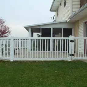 We are central Ohio's top choice for residential and commercial fence installation.  Whether you're looking for chain link fencing or wood privacy fencing, or you're interested in a low maintenance vinyl or aluminum fence, we can help!  Contact us today for details or to schedule a consultation!