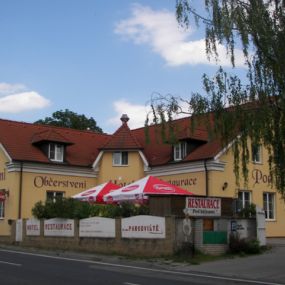 Hotel a restaurace Pod Břízami**