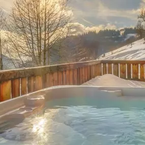 Chlorine Hot Tub vs Saltwater Hot Tub, Learn more: https://skovishpools.com/chlorine-vs-saltwater-hot-tubs-which-is-better-for-your-backyard/