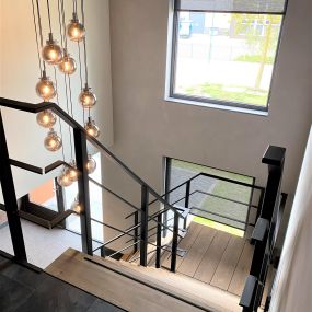Romme Stukadoors- en Afbouwbedrijf heeft een nieuw pand gebouwd in Oss.
Wij mochten zowel de stalen trap en balustrade in het kantoor als in de bedrijfshal realiseren.