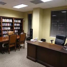 Dallas Janitorial Services meticulously cleaned this professional private office, ensuring dust-free surfaces and sanitized furnishings. Our cleaning services maintain executive spaces in a pristine condition suitable for important meetings.