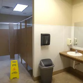 Dallas Janitorial Services thoroughly sanitized this commercial restroom, disinfecting fixtures and ensuring spotless surfaces. Our restroom cleaning services prioritize hygiene in these essential facilities that directly impact customer impressions.